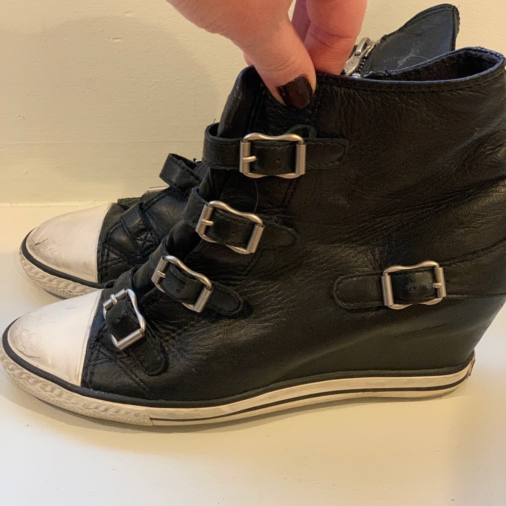 Ash hi-top fashion sneaker